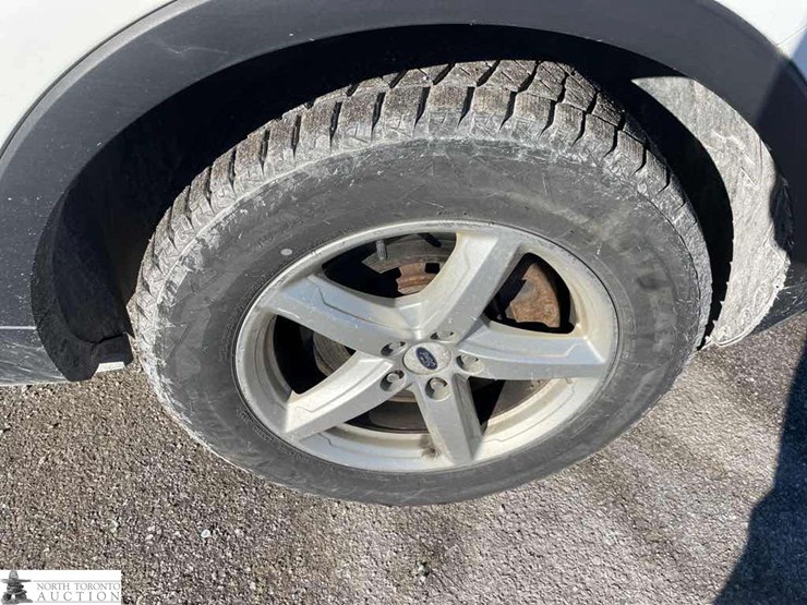 2017-ford-explorer-image-10