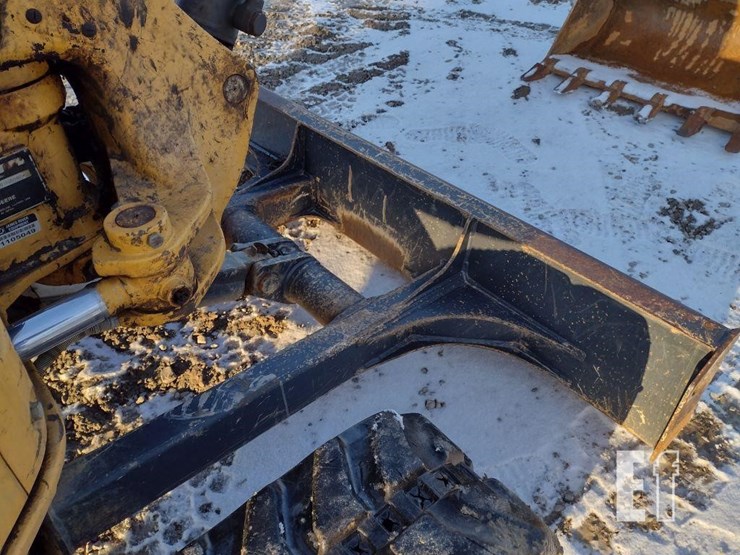 2013-deere-35d-image-22