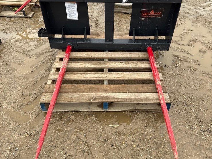 2753---skid-steer-bale-spear-image-1