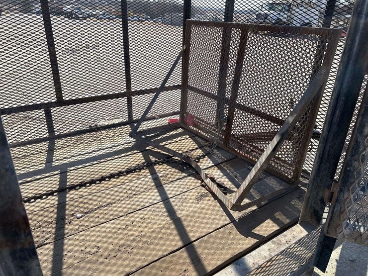 2014-top-hat-trailer-image-12