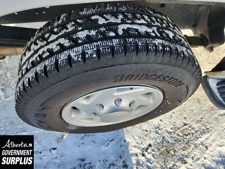 2014-ford-cargo-image-12