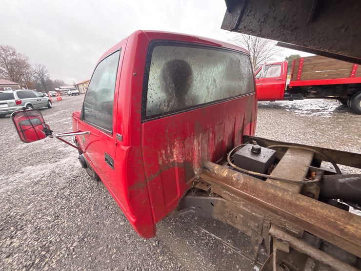 #1104-•-1992-chevrolet-c3500-w/-8ft-dump-image-11