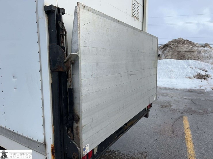 2013-ford-e350-image-28