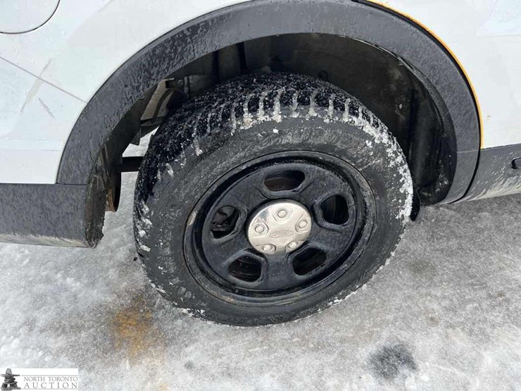 2017-ford-explorer-image-50