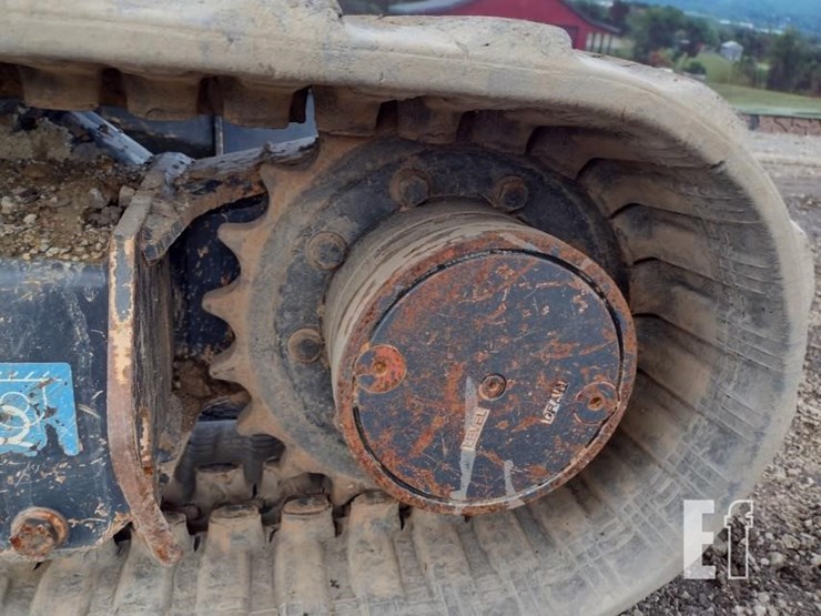 2022-deere-26g-image-35