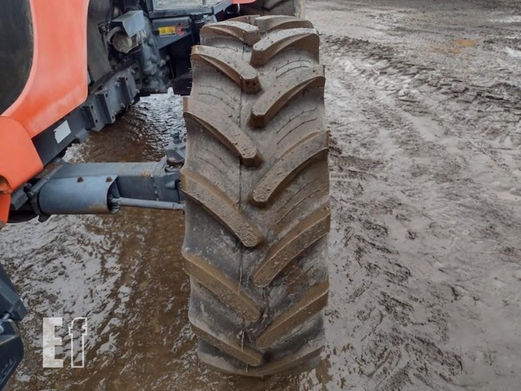 10-kubota-m108-tractor-image-15