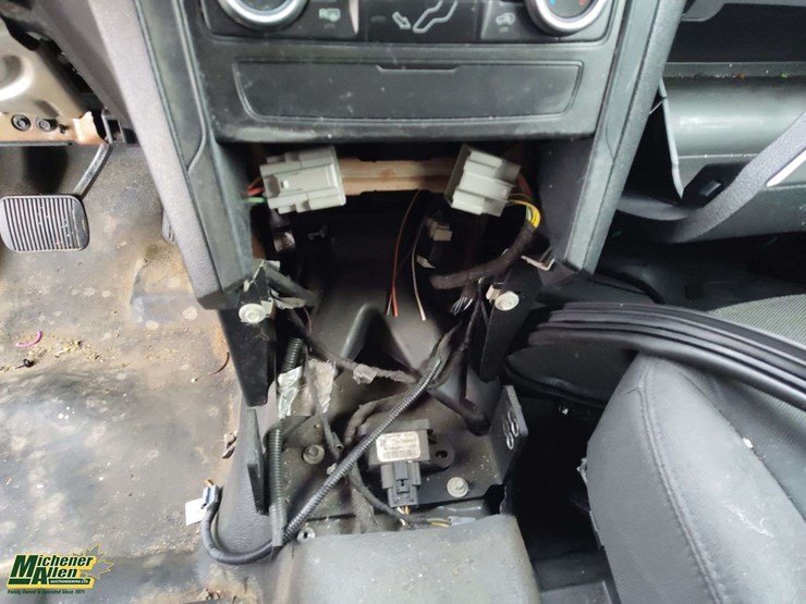 2018-ford-explorer-image-35