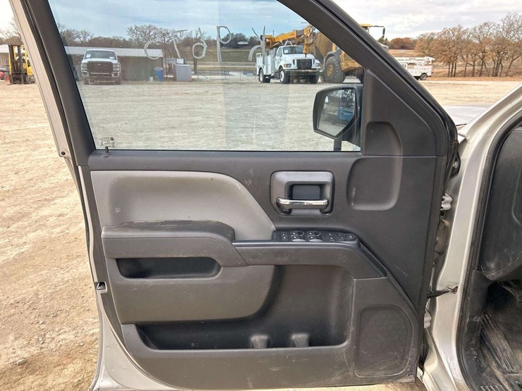 2018-chevrolet-silverado-1500-image-11