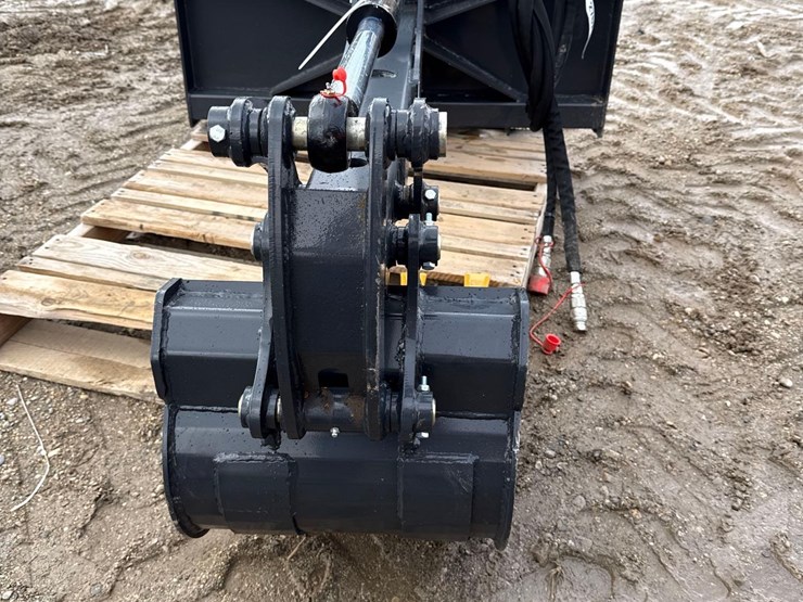 2767---skid-steer-backhoe-attach.-w/-18"-bucket-image-4