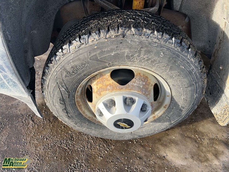 2015-chevrolet-silverado-3500hd-image-9