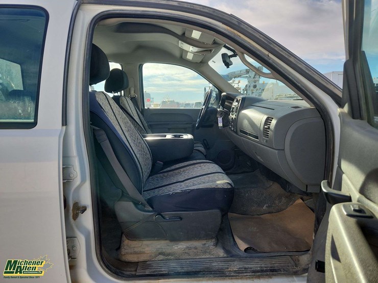 2013-gmc-sierra-2500hd-image-32