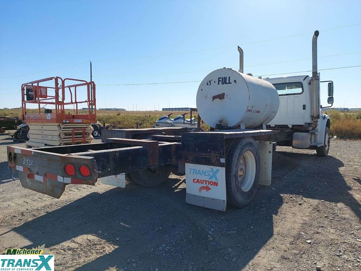 2005-freightliner-m2-106-image-6