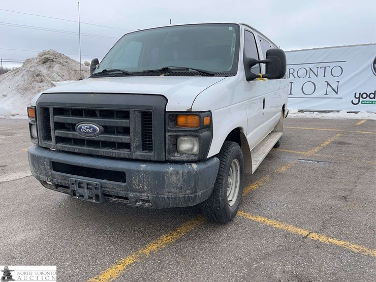 2014-ford-cargo-image-1