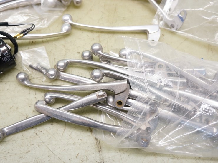 kawasaki-miscellaneous-parts-lot-image-2