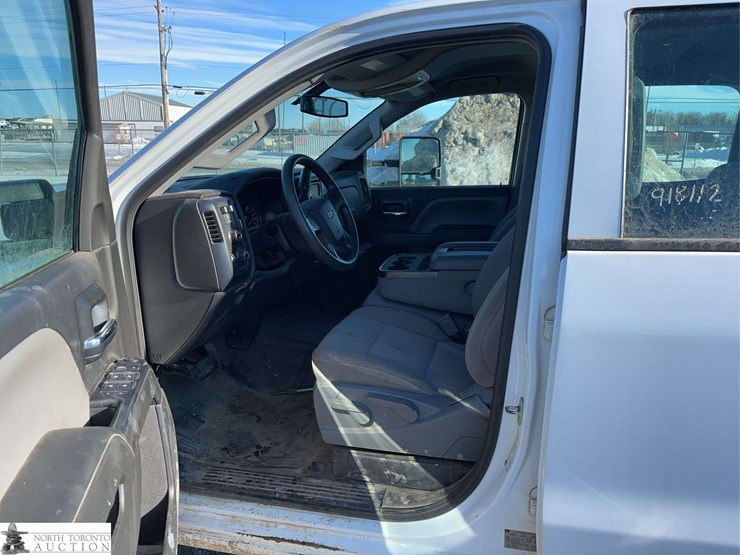 2015-chevrolet-silverado-2500hd-image-18