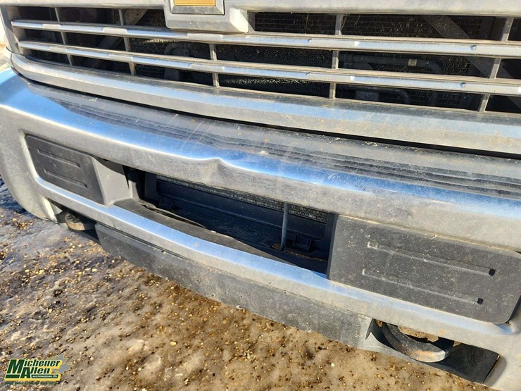 2015-chevrolet-silverado-2500hd-image-30