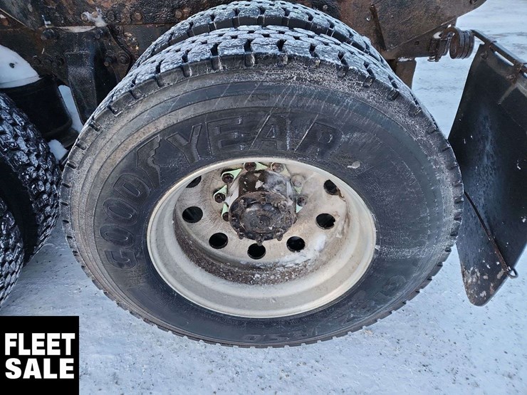 2011-freightliner-coronado-122-sd-image-14