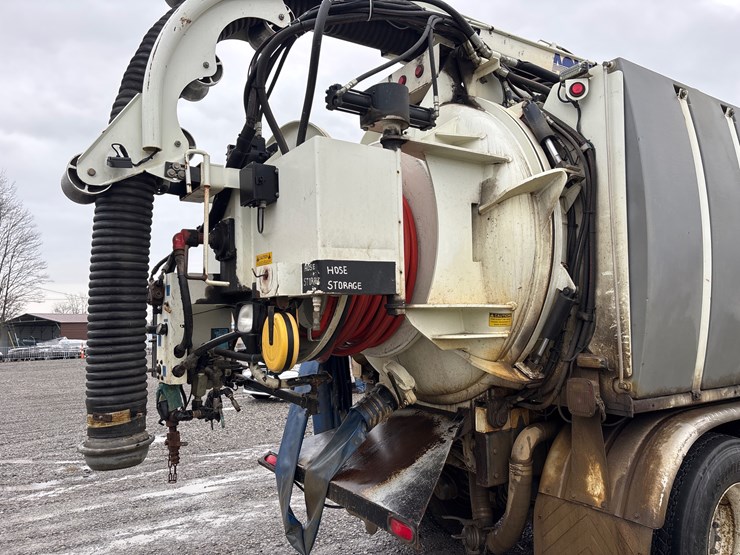 2009-international-7400-image-10