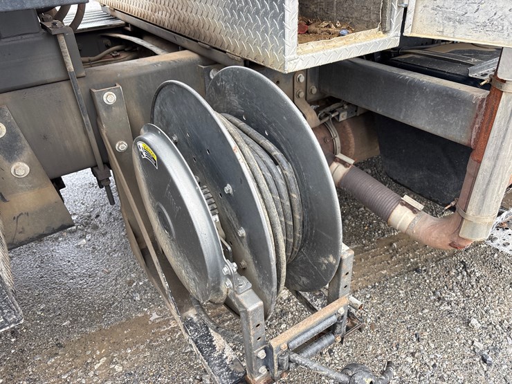 2009-international-7400-image-39