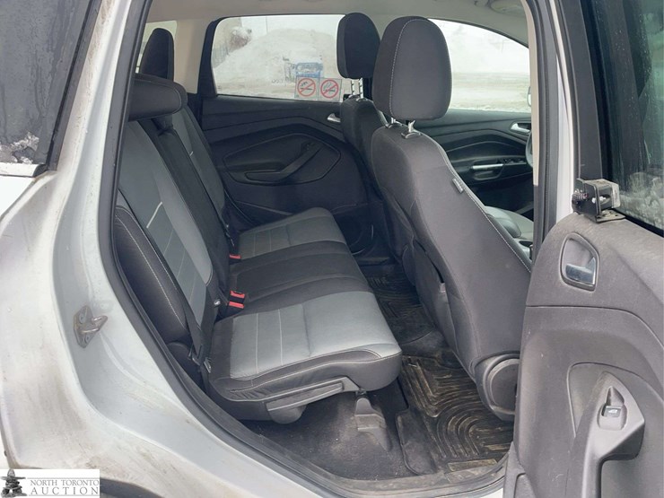 2015-ford-escape-image-24