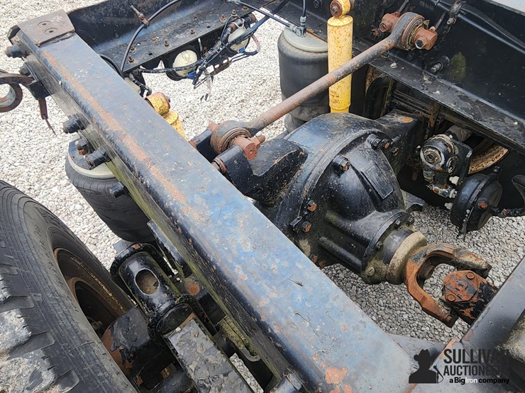 1995-white-wg64t-t/a-day-cab-truck-tractor-image-13