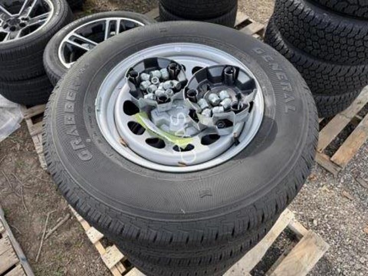 #175-•-set-of-4-chevrolet-wheels---255/70r17---take-offs-image-5