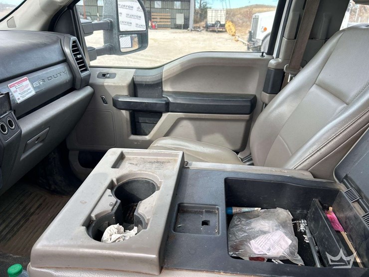 2017-ford-f550-image-17