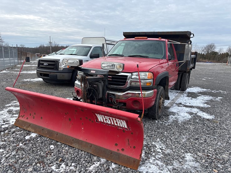 #1113-•-2004-gmc-sierra-pickup-truck-image-33