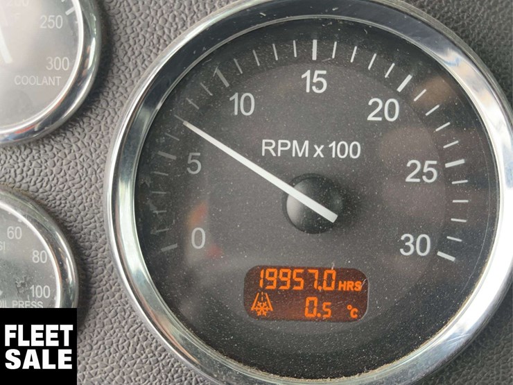 2016-peterbilt-367-image-19