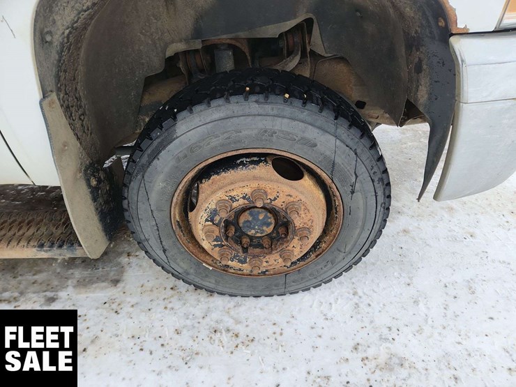 2011-chevrolet-silverado-1500-image-17