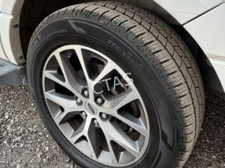 2016-ford-expedition-xlt-image-8