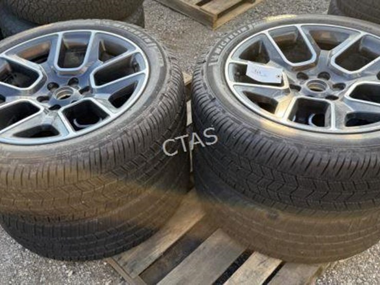 chevrolet-tahoe-image-1