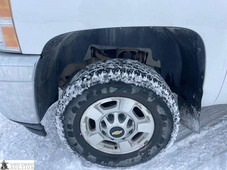 2011-chevrolet-k2500-image-18