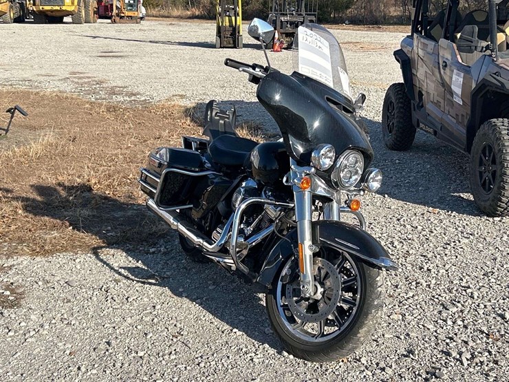 2022-harley-davidson-flhtp-police-electra-glide-motorcycle-image-4