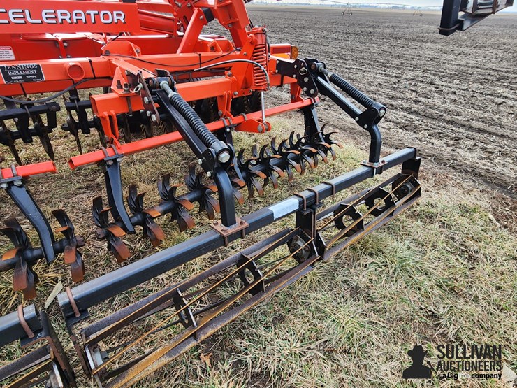 2013-kuhn-krause-excelerator-8000-image-19