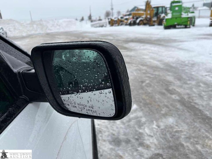 2017-ford-explorer-image-52