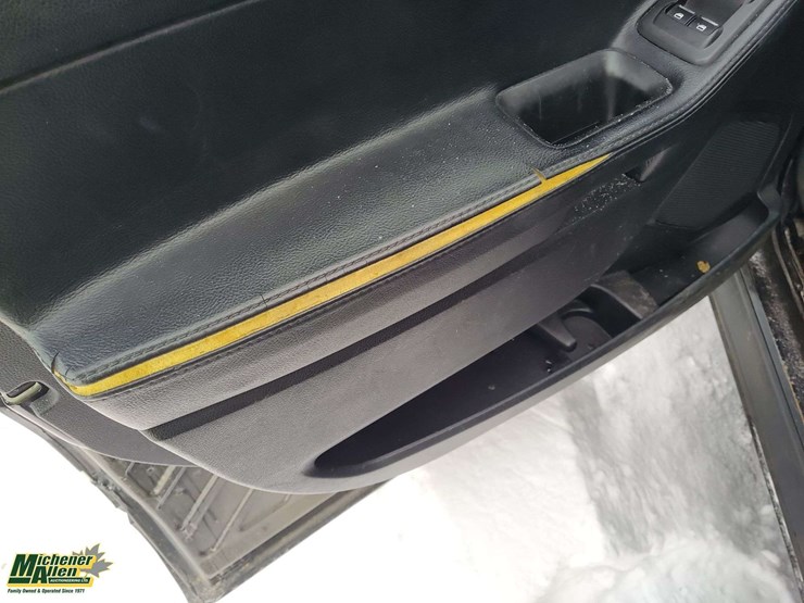 2018-ford-explorer-image-36