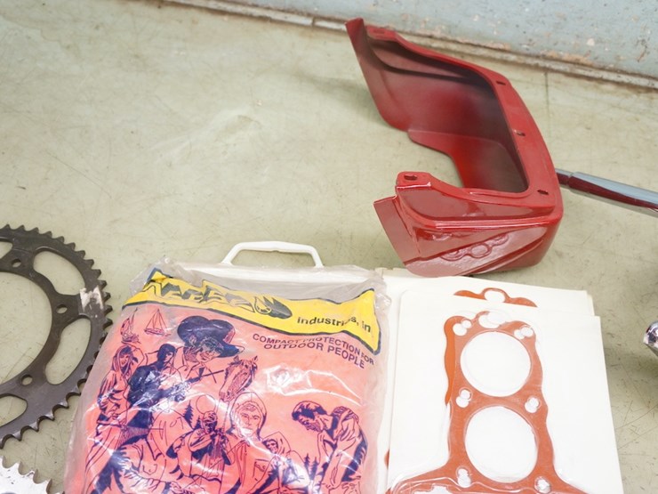 kawasaki-miscellaneous-parts-lot-image-4