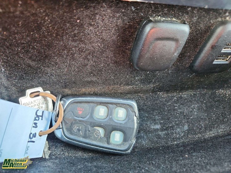 2015-cadillac-escalade-image-18