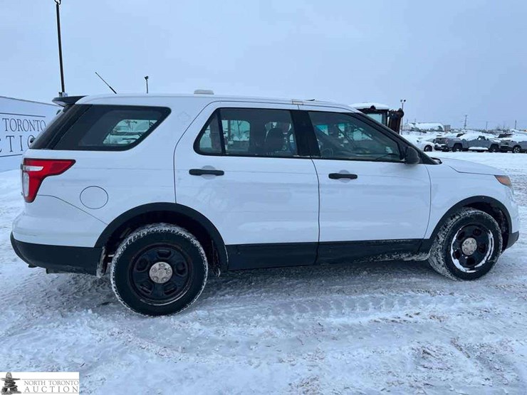 2015-ford-explorer-image-8