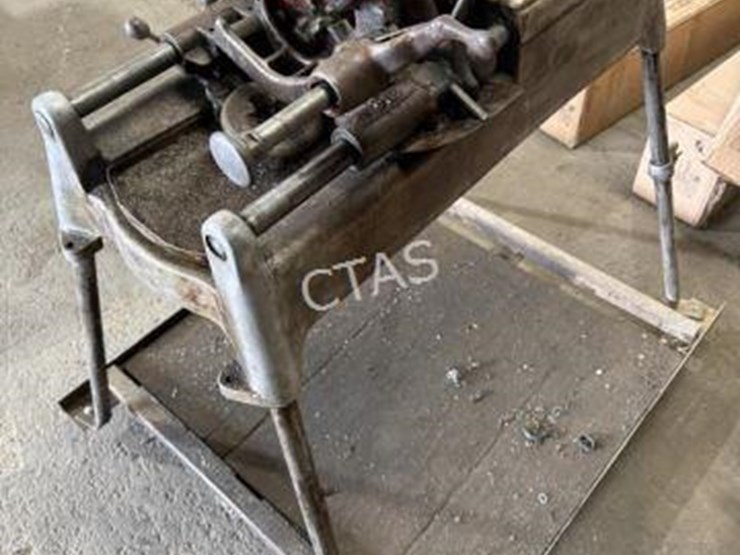 #155-•-rigid-pipe-threader-on-stand-image-1