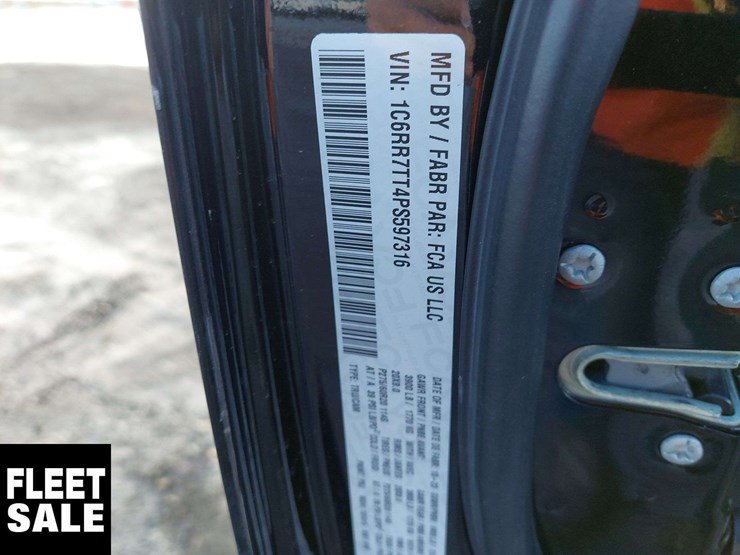 2023-ram-1500-classic-image-28