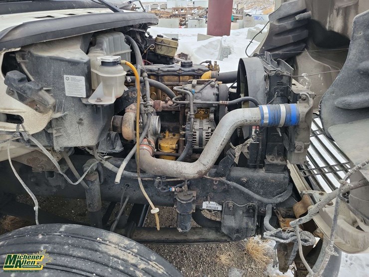 2006-freightliner-m2-106-image-19