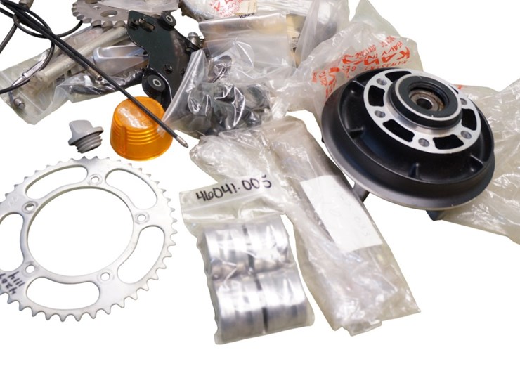 kawasaki-miscellaneous-parts-lot-image-2