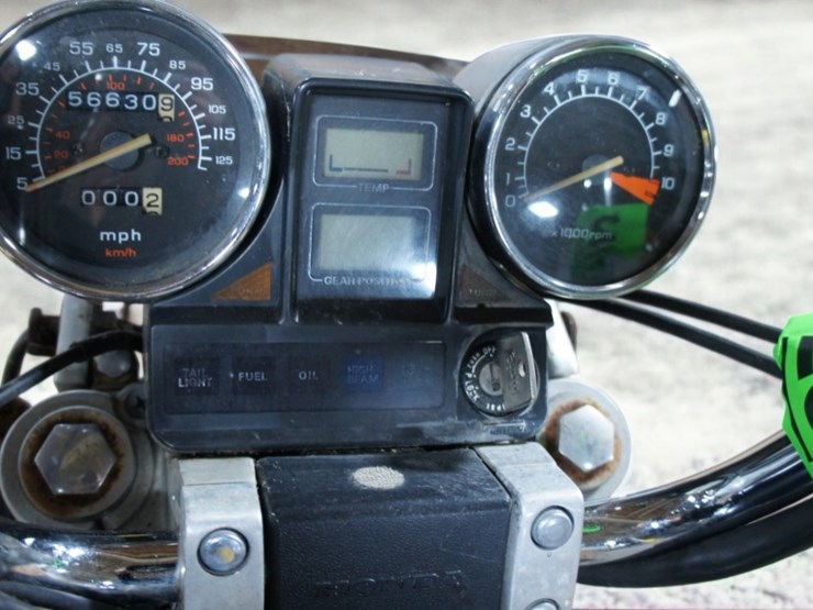 1986-honda-vf1100c-v65-magna-motorcycle-image-7