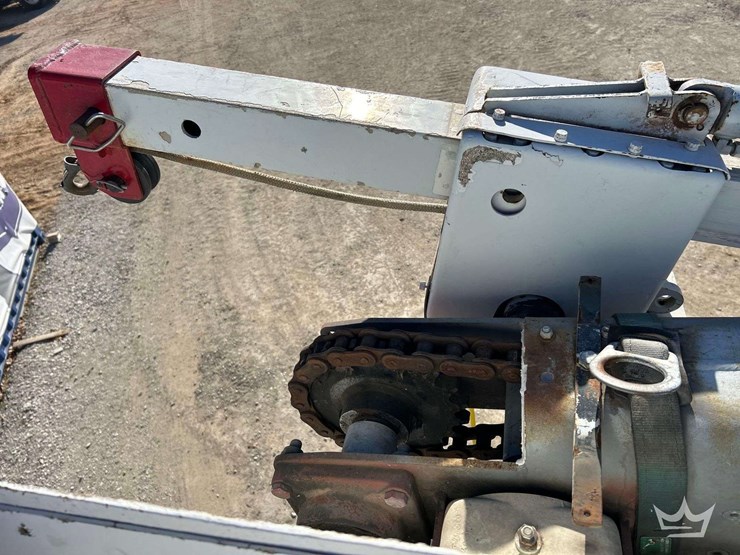 2006-international-bucket-truck-image-45