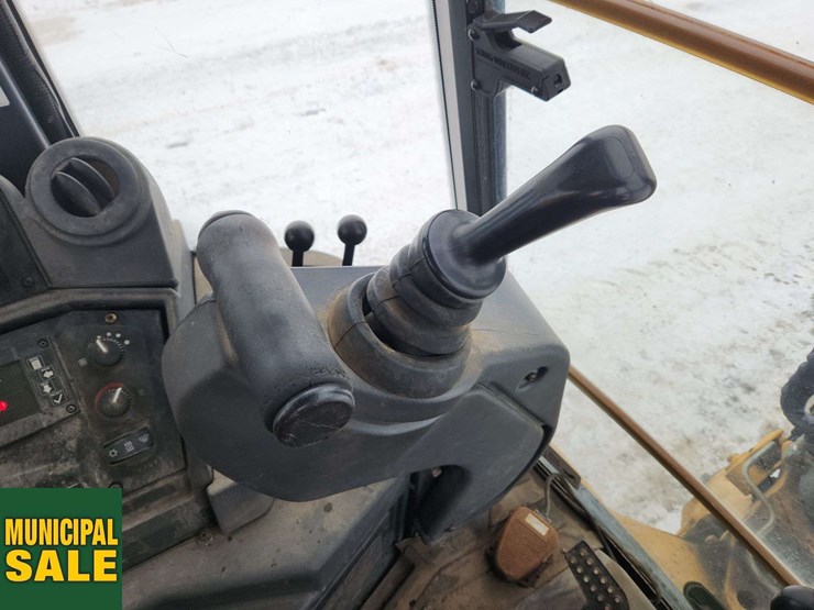 2011-deere-410j-image-21