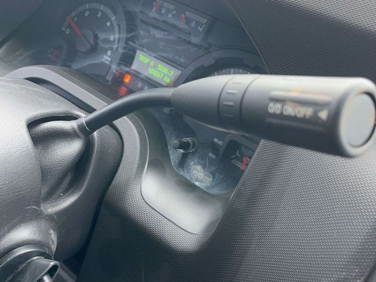 2014-ford-cargo-image-21