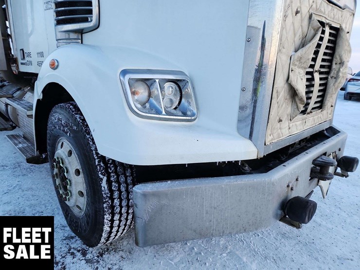 2011-freightliner-coronado-122-sd-image-33