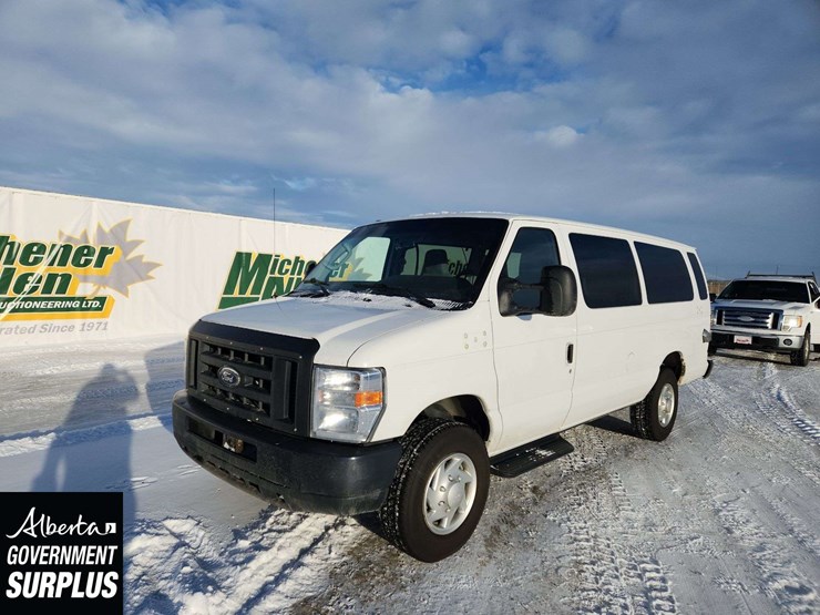 2014-ford-cargo-image-1